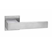 Дверная ручка Бискотти на квадратной розетке (INAL 540-03 slim, SSC супер сатин хром)